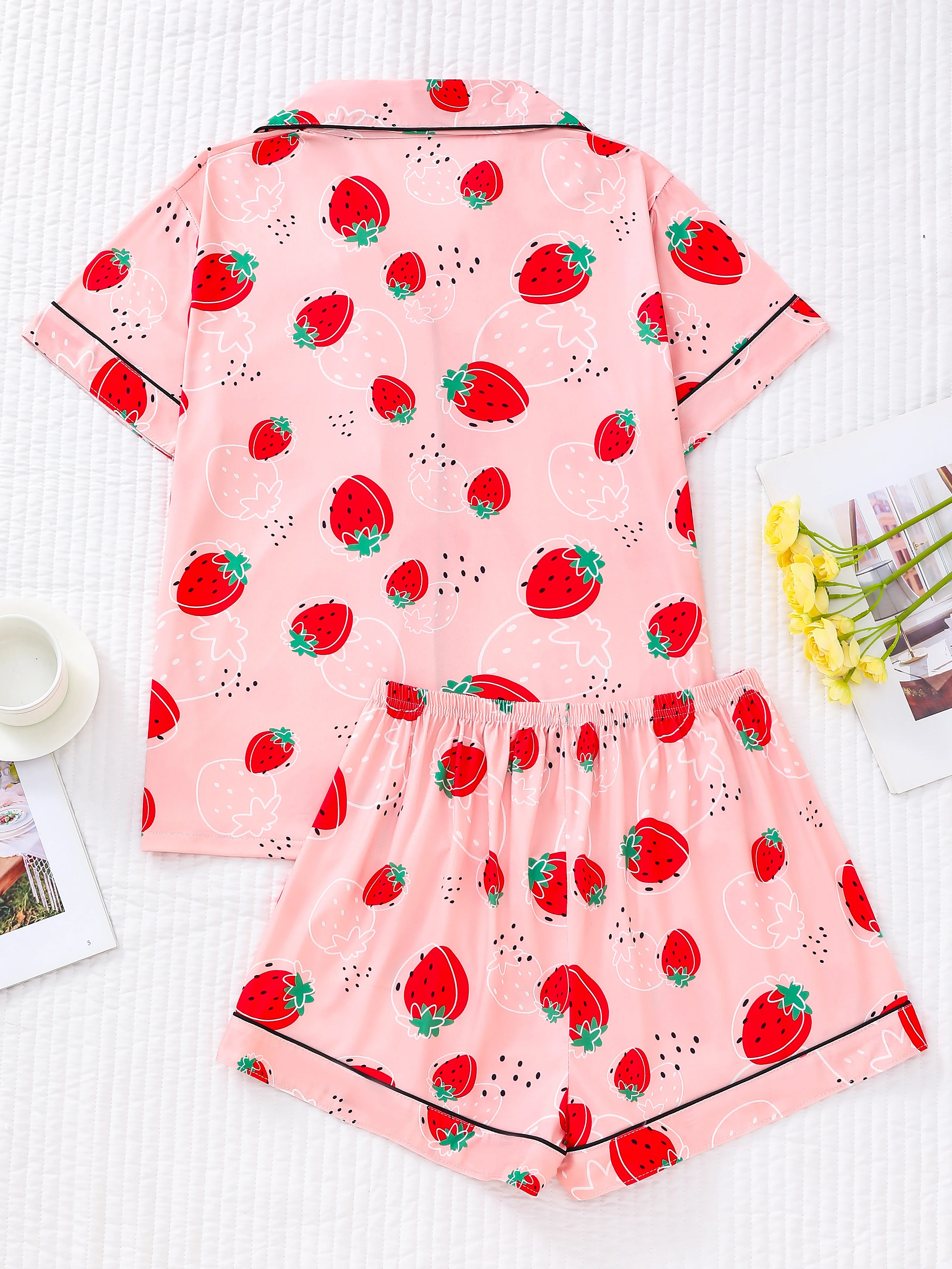 Strawberry print pajama set for women short-sleeved top and shorts with roll-neck buttons comfortable women\'s loungewear