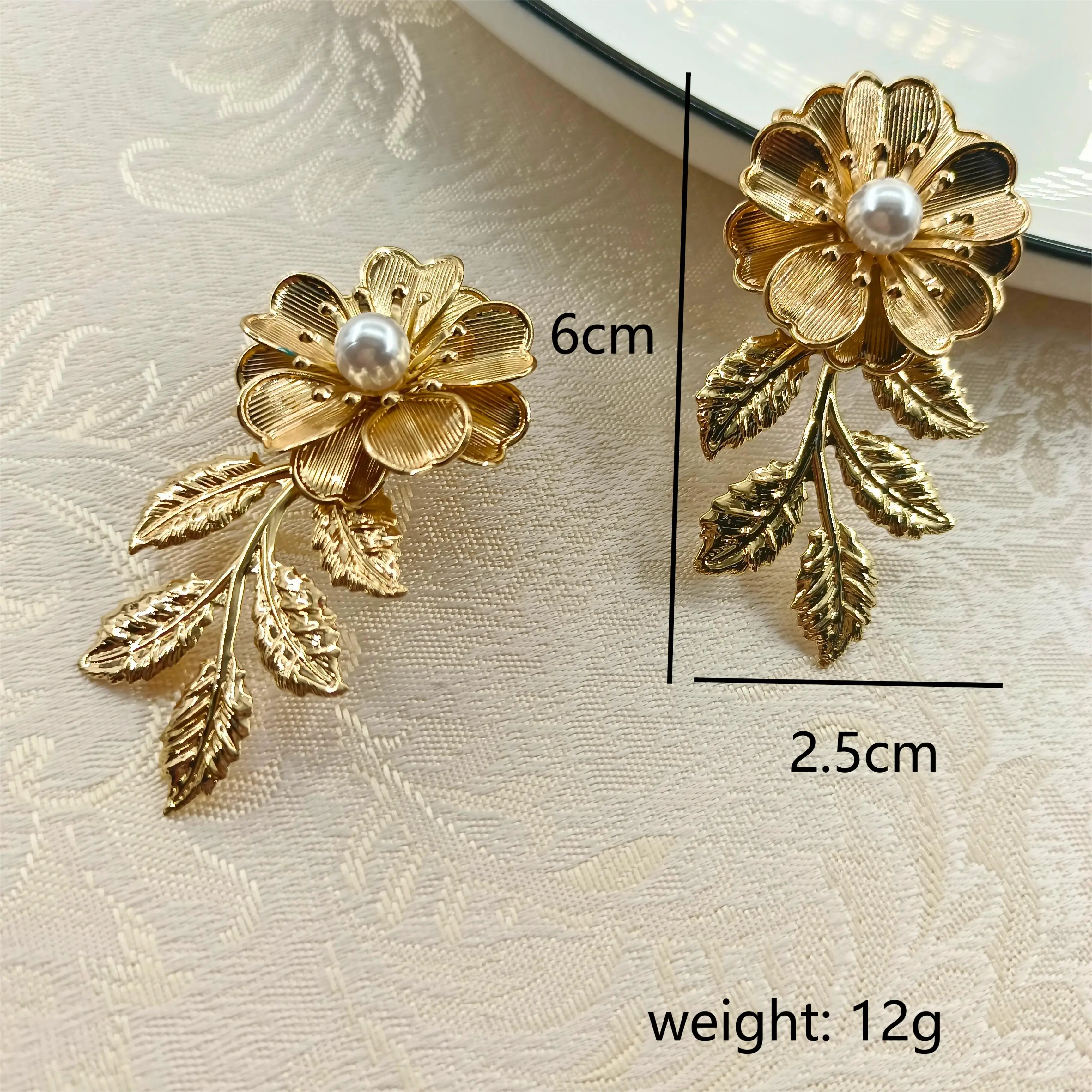 أقراط على شكل زهرة وأوراق شجر للنساء إكسسوارات مجوهرات أذن عصرية بسيطة رائجة البيع هدية للحفلات 2024 نمط جديد