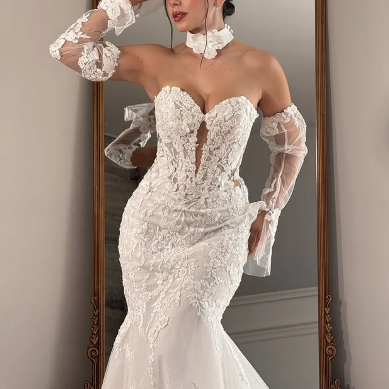 シンプルな白いウェディングドレス、花柄デカール、オフショルダー、フィッシュテールスカート、ロングテールガウン、ウェディングドレス、ブライダルガウン