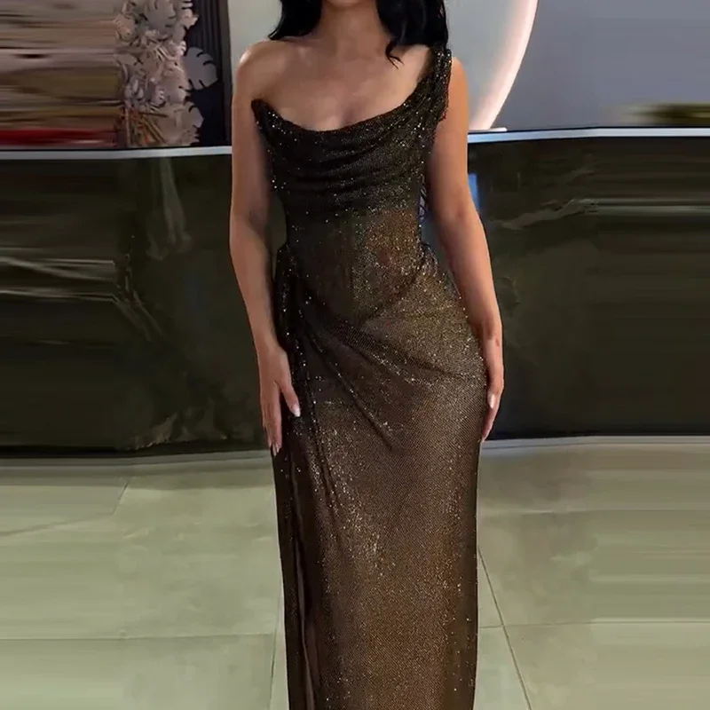 BWQ فستان طويل كاجوال للحفلات والنوادي مزين بالترتر غير متماثل نحيف بدون أكتاف فستان كوكتيل مثير بدون أكمام