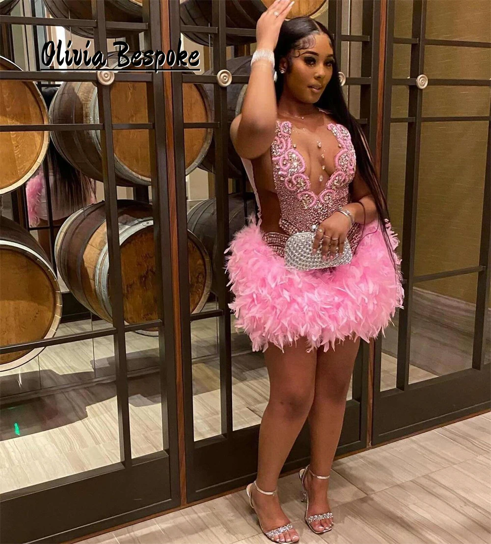 

Adorable Pink Feathers Mini Cocktail Prom Dresses Beaded Rhinestone Homecoming Dress Black Girls 2025 Birthday Luxury Customized