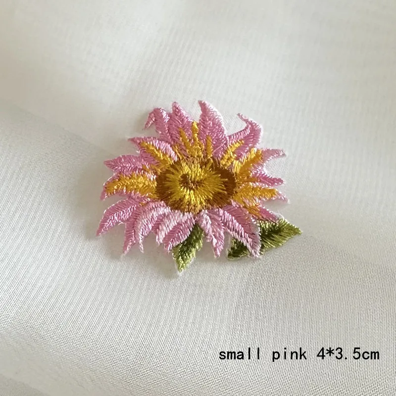 1Pcs White Pink Yellow Sunflower Embroidery Patch Applique Iron Sticker On Cap Clothes Party Dress Decoration Accessories Diy