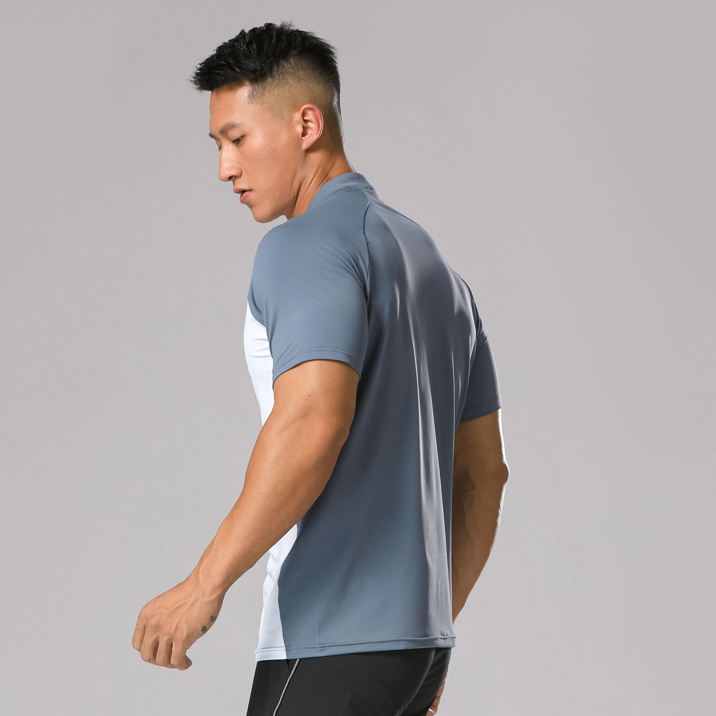 Kit sportivo da uomo Camicie da allenamento Top da corsa Felpa fresca Manica corta T-shirt con mezza zip Escursionismo Abbigliamento fitness Asciugatura rapida