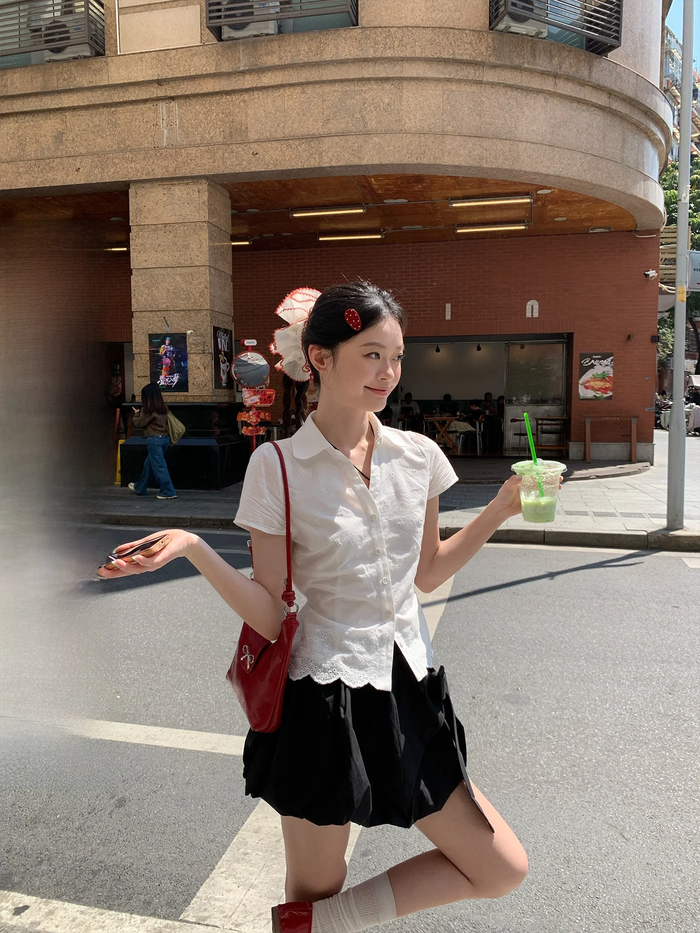 

White Short Sleeve Waist-Cinching Women's Shirt Socking Design Summer Floral Trim Blouse Korean Style Slim Fit Commute Fashion
