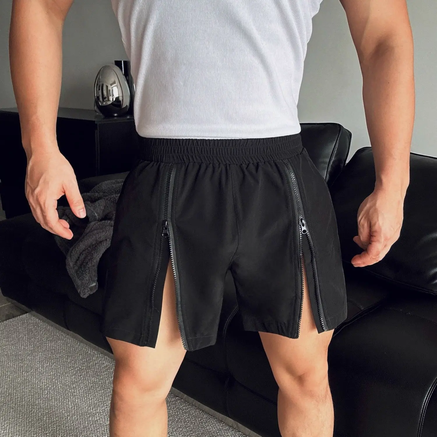 New Korean Style Shorts Mens Summer Lightweight Zipper Design Shorts Male Leisure Streetwear City Walk Gym Shorts 2025