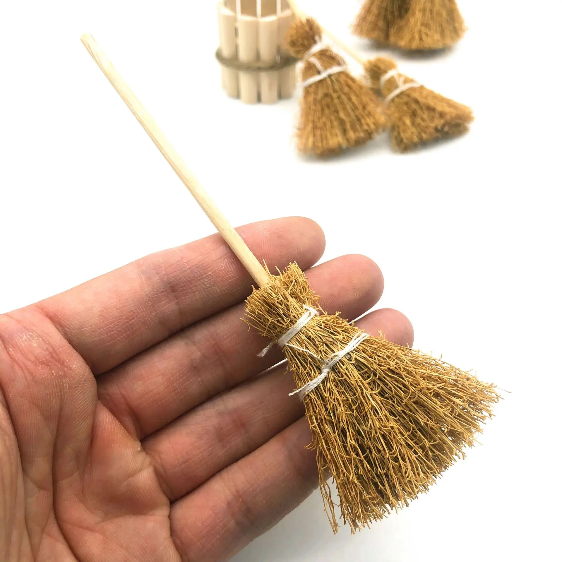 5Pcs Dollhouse Accessories 1:12 Doll Miniature Scene Toy Model Simulation Mini Broom Toy Accessories Children's Play House Toys