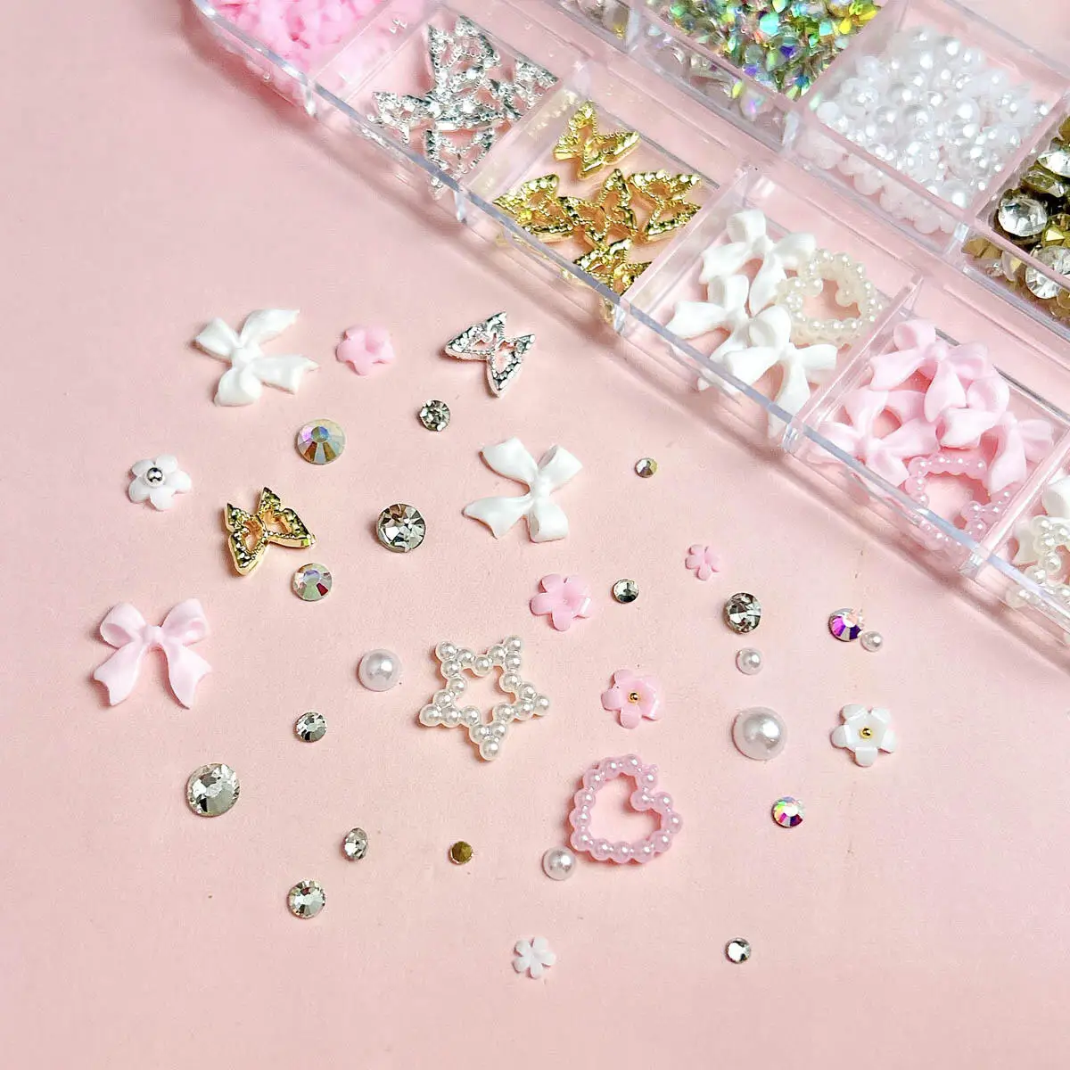 12 rejillas/caja de resina, lazo blanco y rosa, abalorios para uñas de flores, tamaños mixtos, diamantes de imitación, perlas, decoración artística de uñas, accesorios de manicura DIY