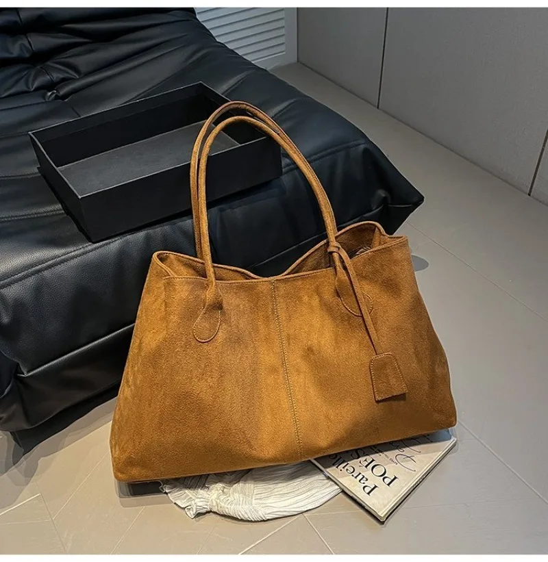Damen-Schultertasche aus braunem Kunstwildleder, Lässiger Minimalistischer Stil für Tägliche Aufgaben, Wochenendausflüge & Alltägliche Arbeitshandtasche – Detail 29