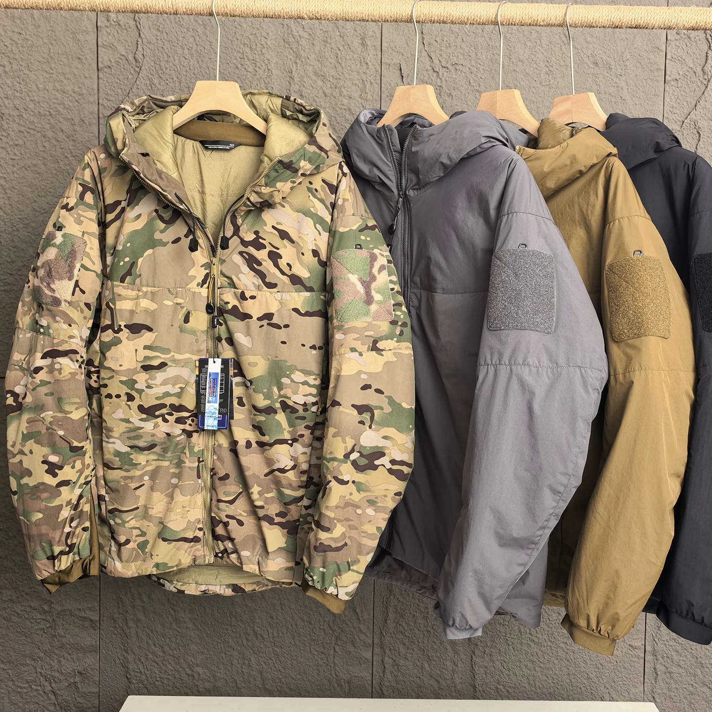 

Американский камуфляжный светоотражающий тактический хлопковый жакет для активного отдыха, теплый, ветрозащитный, водонепроницаемый, с капюшоном, Busin Ge...