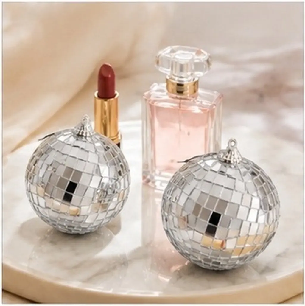 2Pcs Mirror Ball Photo Prop Acrylic Photography Background Decor for Lipstick Jewelry Cosmetics Food Styling Mirror Balls Photo