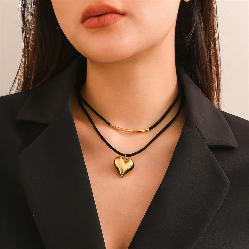

Fashionable and versatile creative geometric double-layer layered heart-shaped pendant collarbone chain necklace