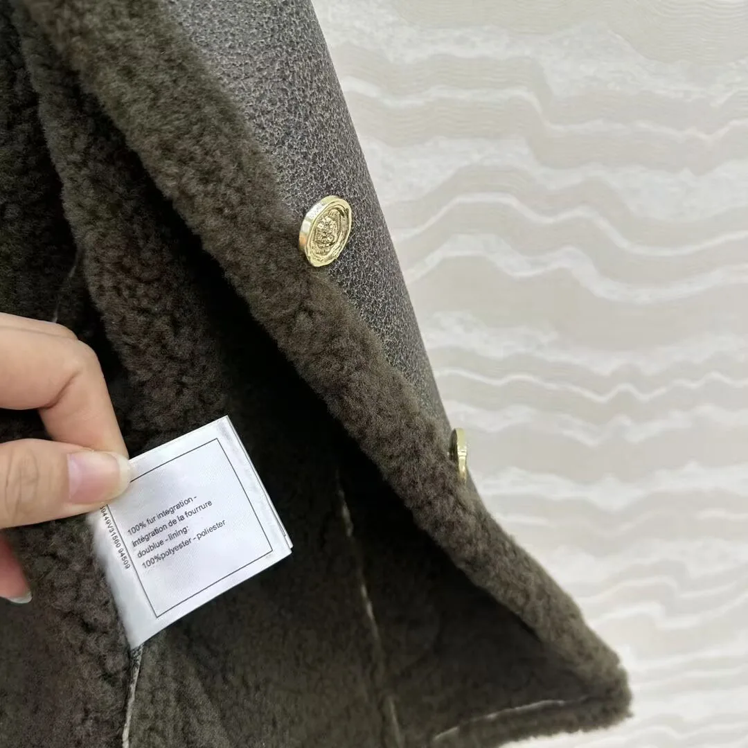 신상 겨울 두꺼운 따뜻한 양털 양가죽 빈티지 조끼 재킷 여성용 O넥 민소매 금색 버튼 탱크 코트