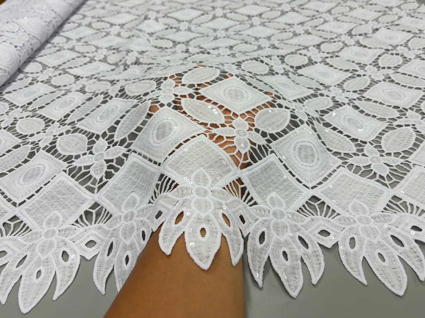 Luxury 2024 African Nigerian Water Soluble Sequin Lace Fabric Pure White High Quality Guipure Cord Lace Fabric For Wedding Dress