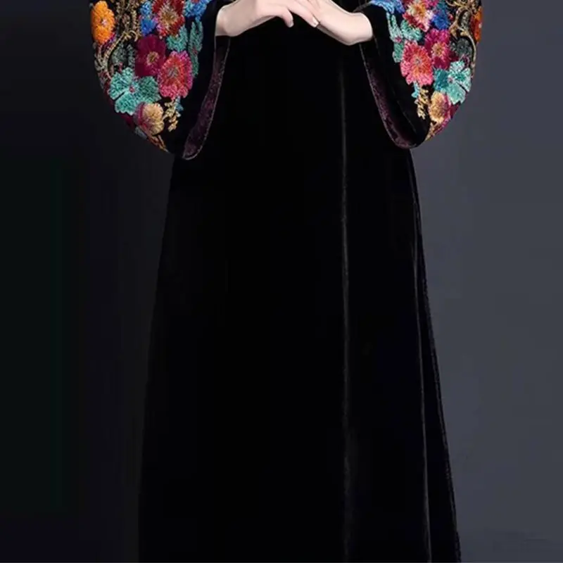 Elegant Embroidered Women's Style New Heavy Industry High End Chinese Velvet Belly Covering Noble Dress Autumn Winter Dresses