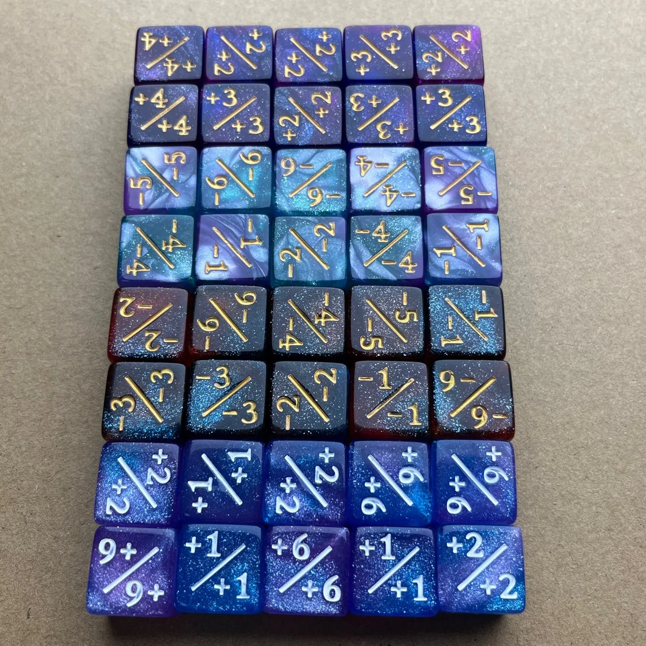 

10 шт./лот, 16 мм, набор кубиков D6, счетчики +1/+1 и -1/-1 из 10 кубиков для обучения математике, детские арифметические игрушки, аксессуары для карточных игр