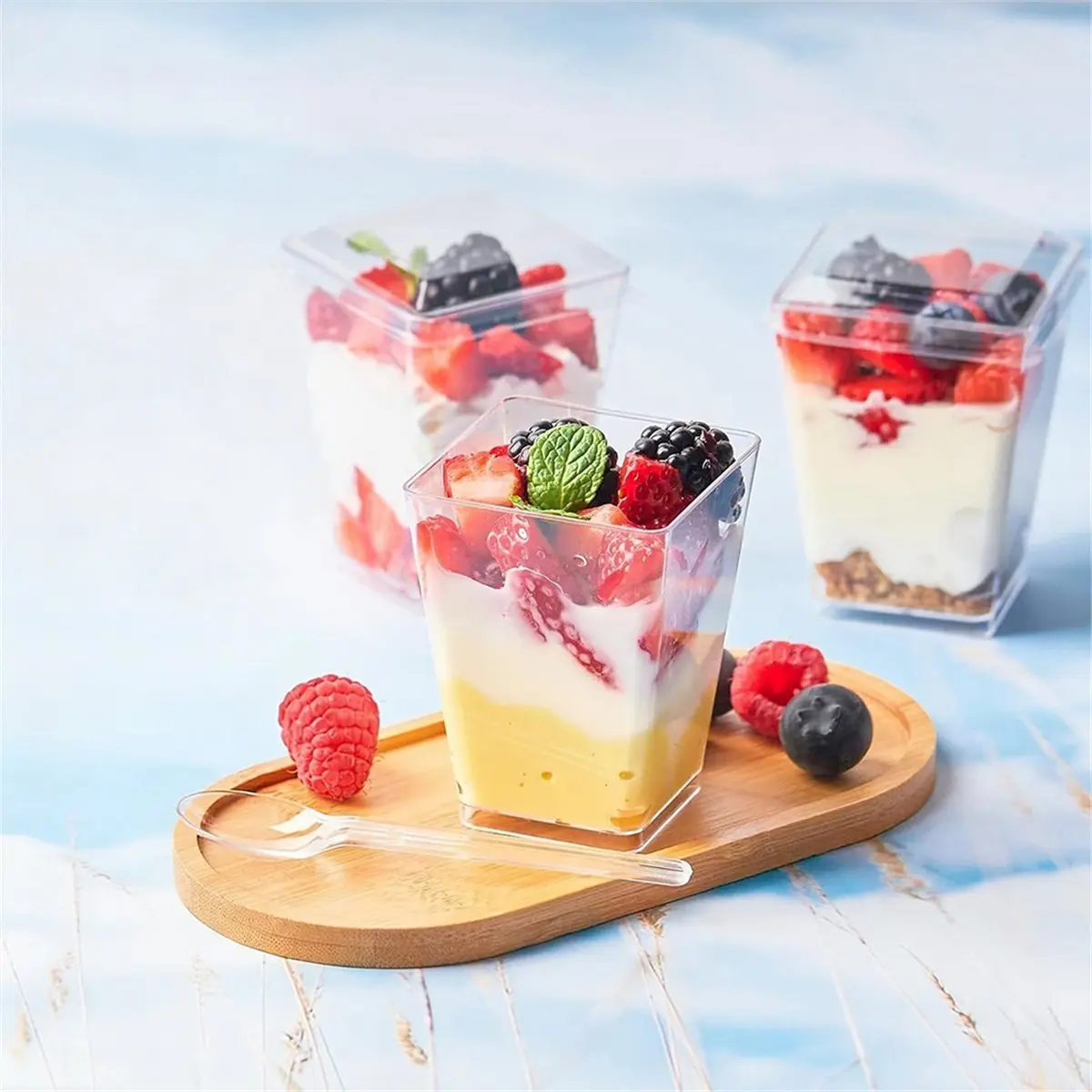PREMIUM QUALITY 40 Pack 5oz/160ml Clear Square Plastic Dessert Cups with Lids & Spoons, Reusable for Pudding, Mousse & Parties W