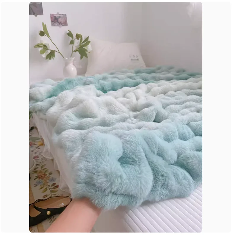 

Cover the blanket with a blanket. Soft and plush plush, with a high-end feel, resembling rabbit fur blanket. Winter thick cover