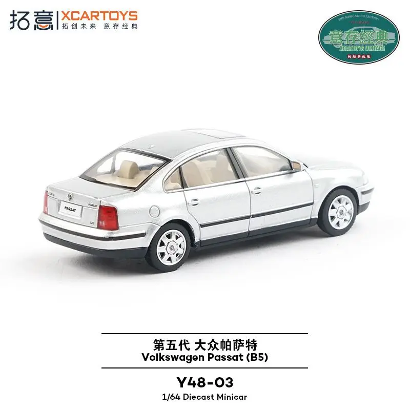 

Xcartoys 1：64 VW Passat B5 Silver Alloy Diecast Car Model for Adult Collectors Desktop ornaments, exquisite gifts for friends