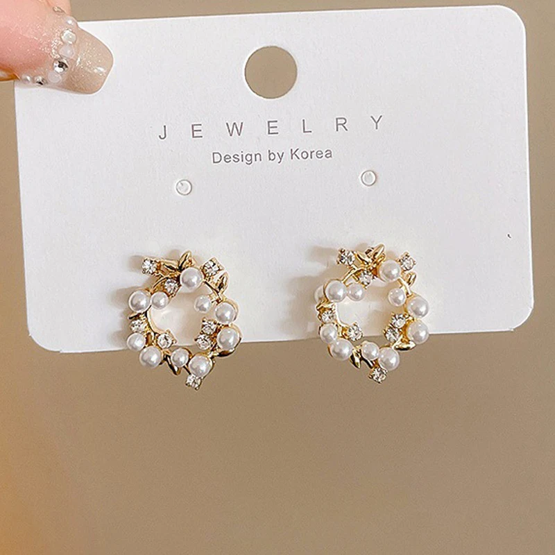 Cute Golden Garland Shape Stud Earrings for Women Fashion Crystal Imiation Pearl Small Earrings Wedding Party Sweet Jewelry