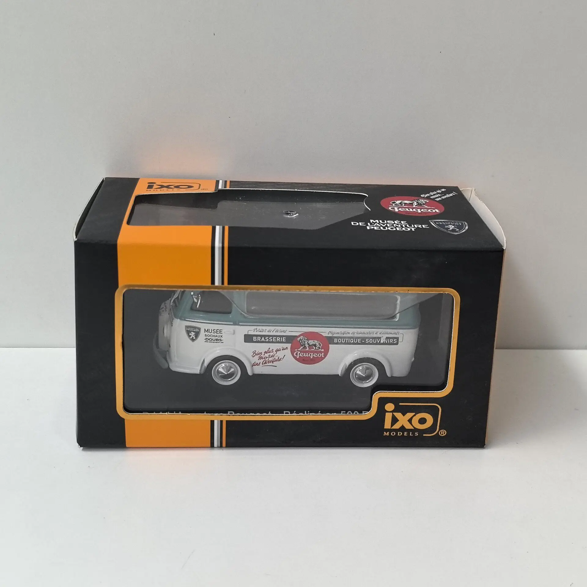 

Модель автомобиля из сплава IXO 1/43 Scale PEUGEOT D4AL Aventure 25, в сломанной коробке