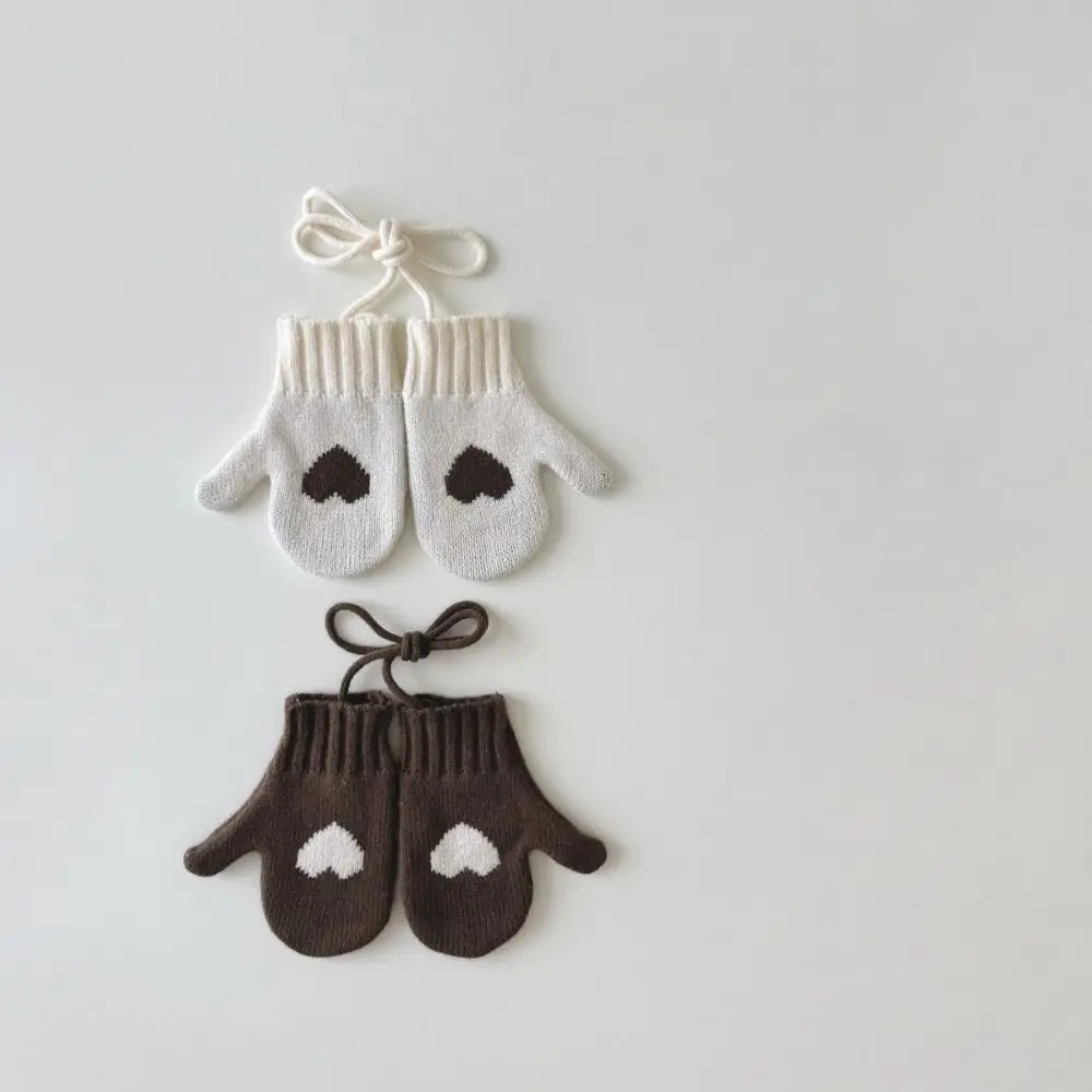 أزياء الخريف الشتاء قفازات متماسكة Coldproof الحب القلب القفازات الدافئة عارضة شنقا الرقبة قفازات ل 3-5 سنوات