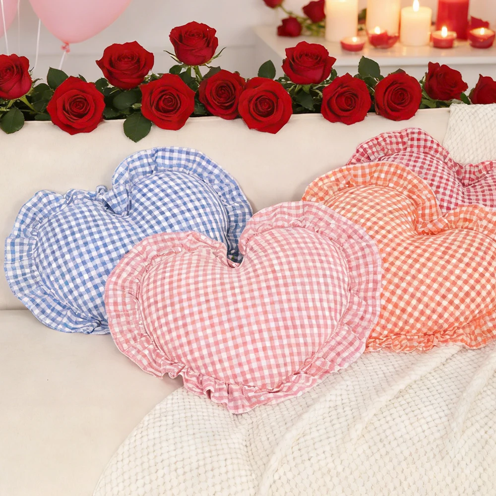 BUYNOW 1 Stück kariertes Stoffkissen mit Rüschen, Herz, Liebe, romantisches Kissen für Sofa, Schlafzimmer, Wohnzimmer, Heimdekoration, Kissen mit Füllung – Detail 2