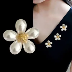 Simple Imitation Full Pearl Flower Brooch for Women Pins Luxury Women Clothing Jewelry Accessories Wedding Jewelry Gifts