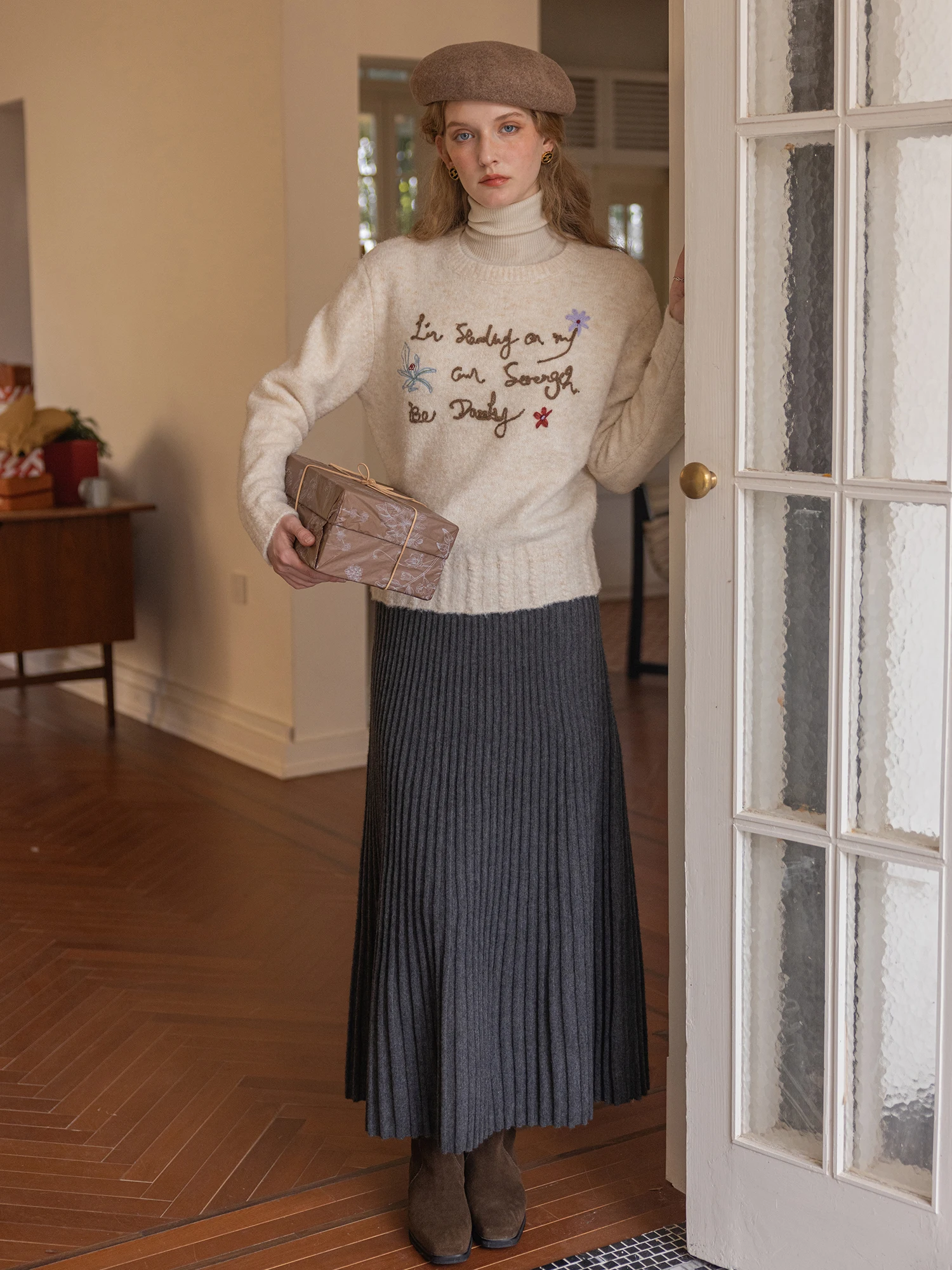 スリムフィットの伸縮性ウールニットロングスカート、プリーツ入りでドレープ感のある通勤スタイル、ポリエステル繊維、ナイロン、アクリル繊維混紡、ストレートカット