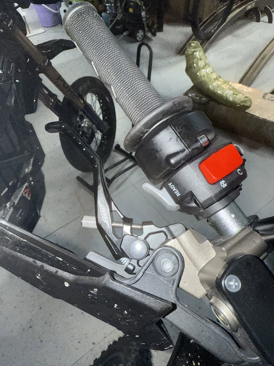 SAKHO CNC Bremshebel passend für Surron Ultra Bee, werkzeuglos direkt einstellbarer Spannradhebel, verbesserte Drehkolben-Druckpunktführung für sanftes Bremsen