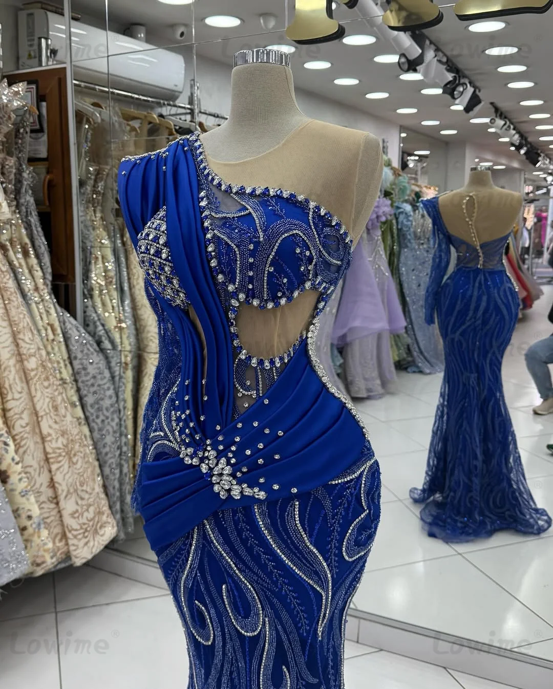 فساتين سهرة بحورية البحر باللون الأزرق الملكي بكتف واحد لعام 2025 فستان حفلات عربي مطرز بالكريستال فساتين المشاهير فساتين حفلات مخصصة