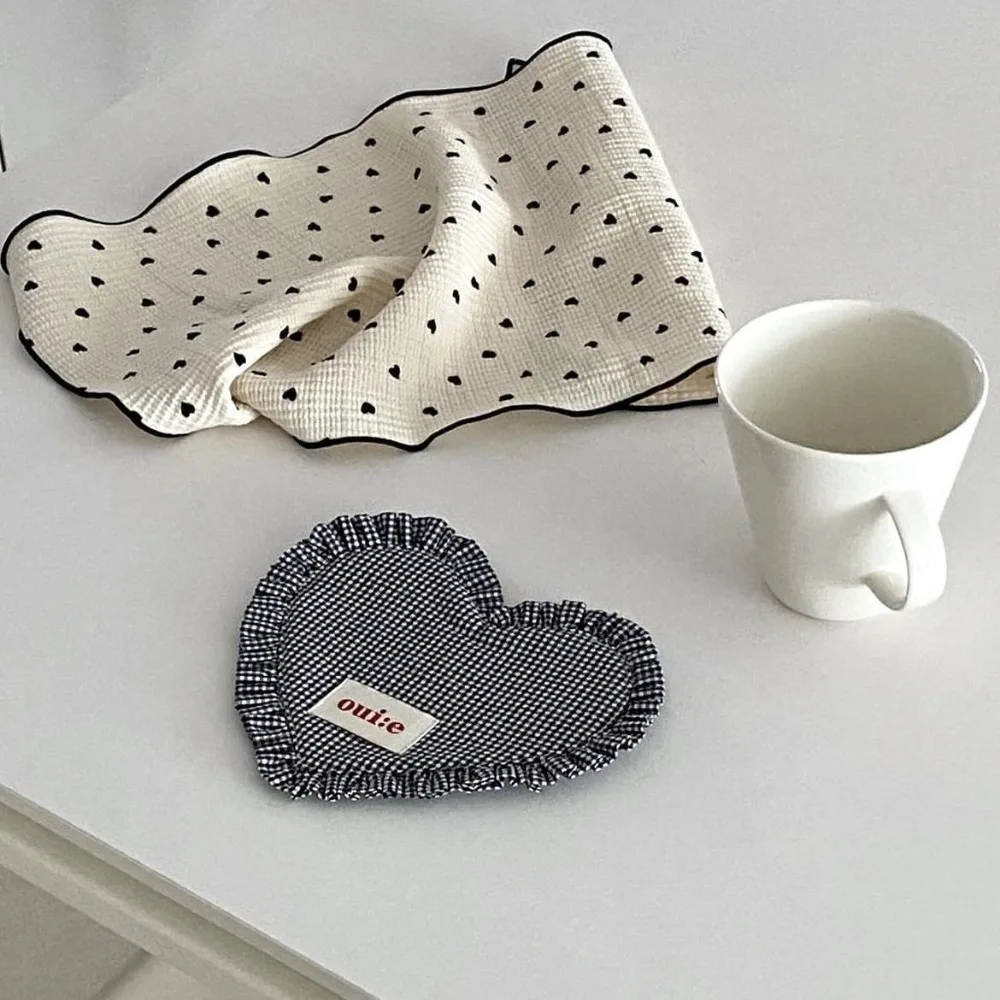 INS Heart-shaped Plaid Meal Mat with Pleated Lace Cute Insulation Pad Mat Portable Delicate Bowl Mats Living Room