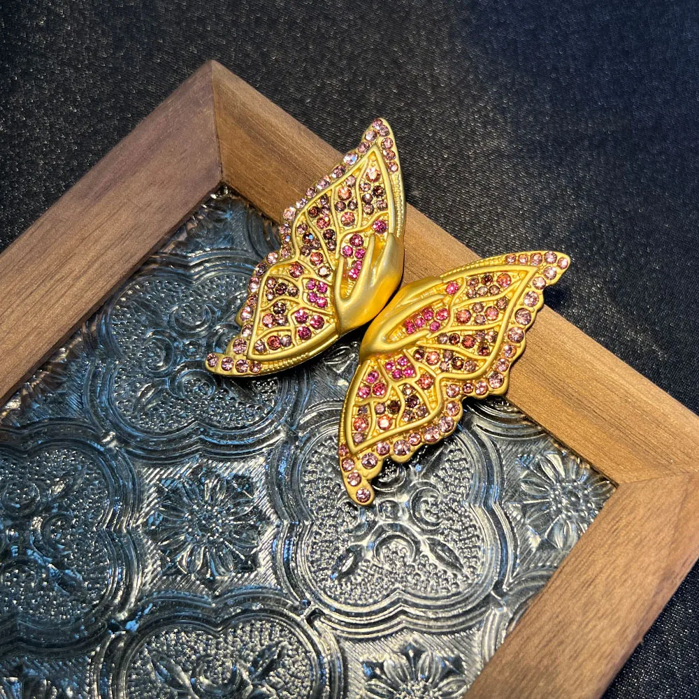 

DIY accessories New vintage retro earrings haute couture plated real gold premium Czech diamond light luxury butterfly marked me