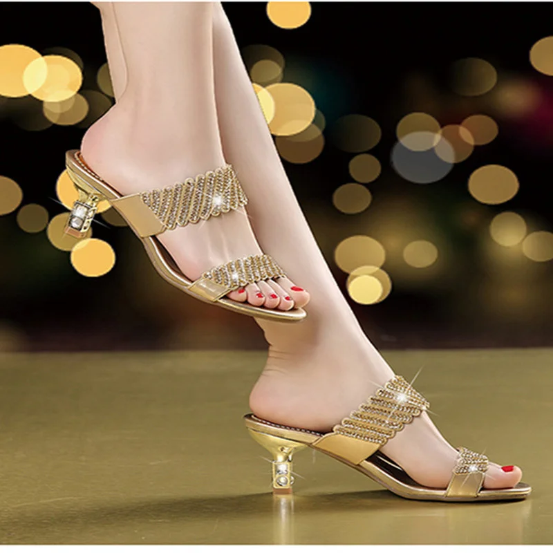 2023 New Women\'s Summer Fashion Sexy Sandals Gold One-word Diamond Stiletto Heel Medium Heel Rhinestone Sandals