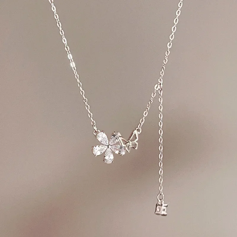 The 2026 New Butterfly Zircon Sparkling Women's Necklace Features A Small, Fresh, Sweet Temperament and A Rustic Jewelry Design