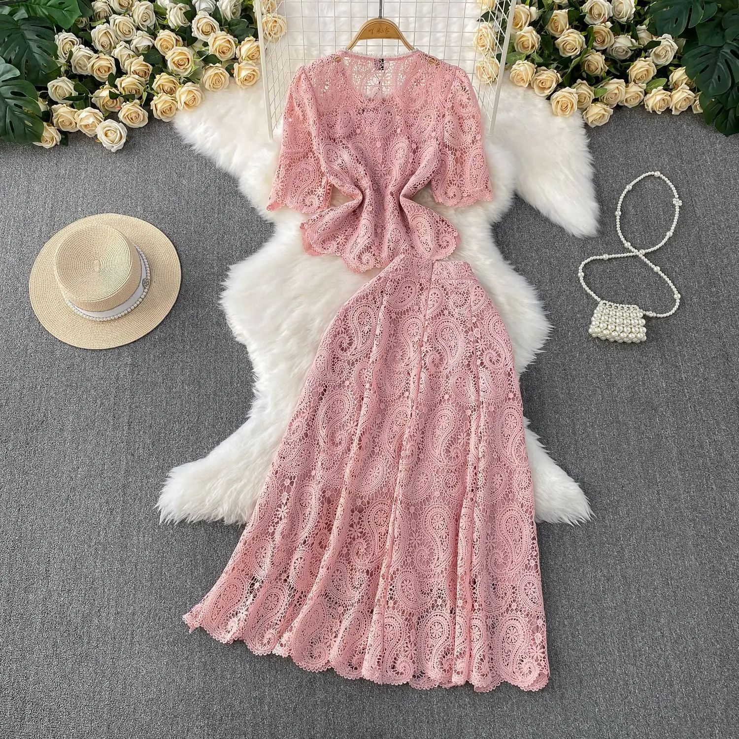 Heavy-duty lace embroidery round-neck shirt with design features, single-buttoned top set of two pieces