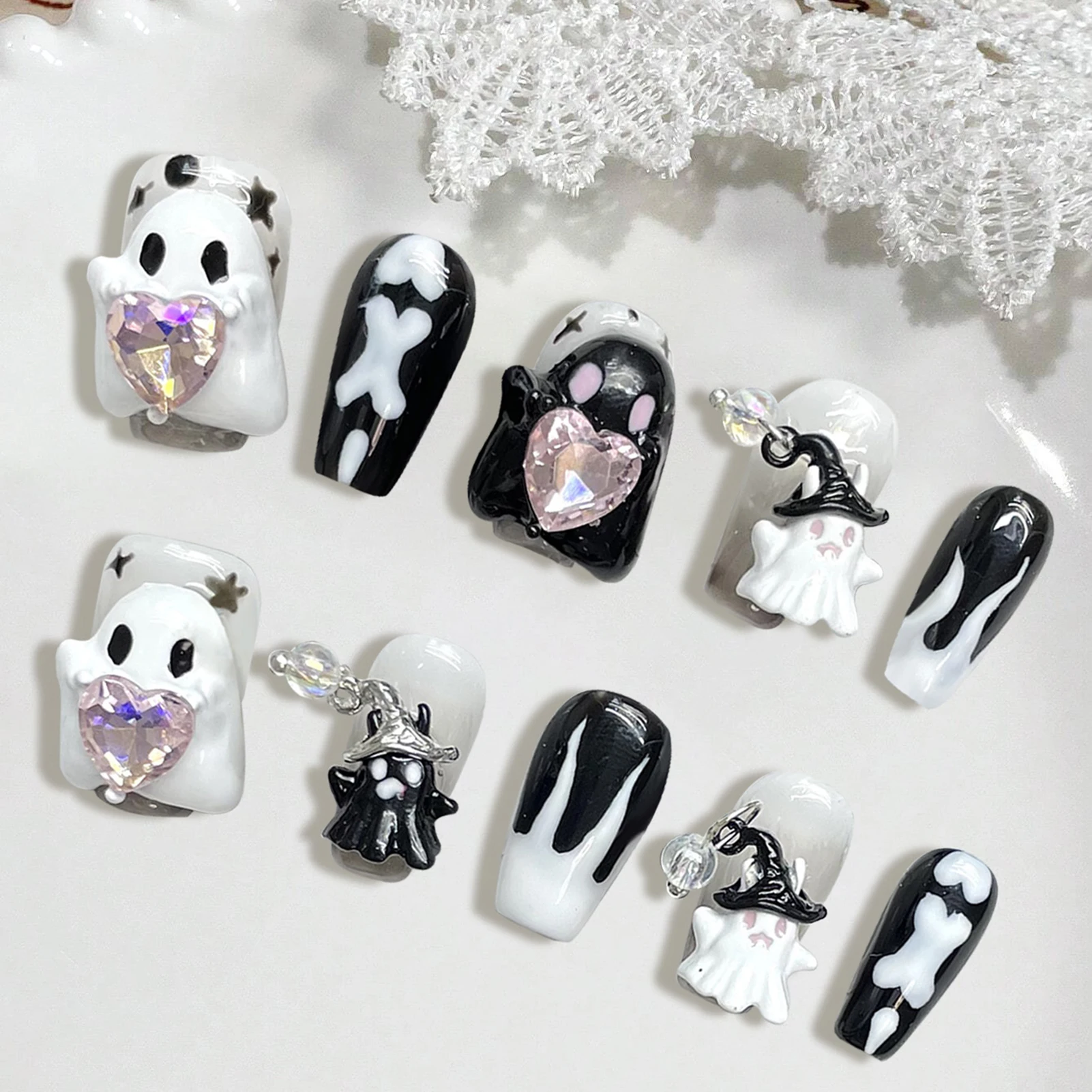 Halloween-stijl kunstnagels zwart wit handgemaakte 3D kleine geest druk op nagel korte of medium T nepnagels voor doe-het-zelf manicure