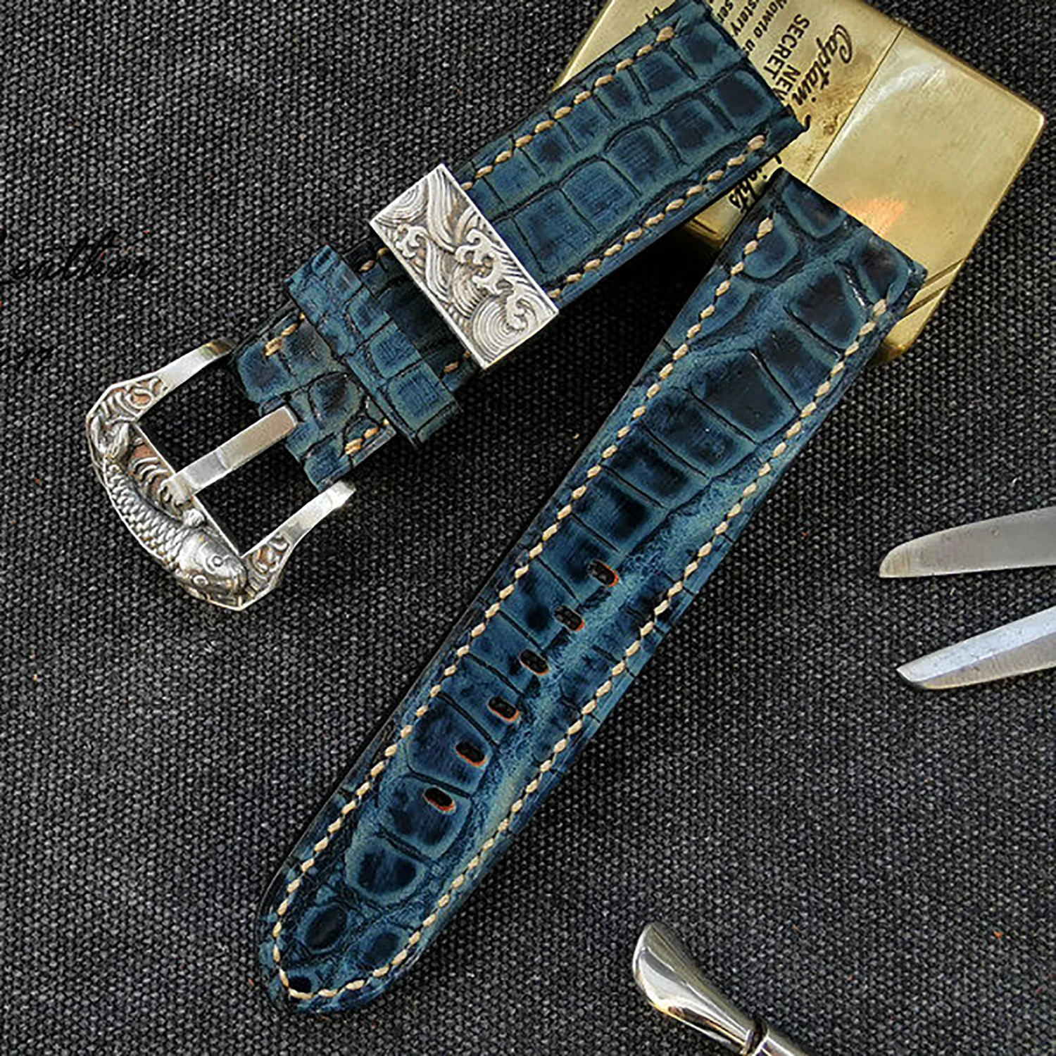 HANDMADE CUSTOM AMERICAN RETRO ALLIGATOR LEATHER MATTE DISTRESSED PIN BUCKLE WATCH STRAP