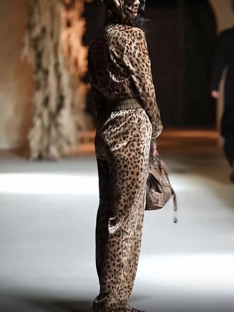 

Fashion Leopard Printed Loose Jumpsuits Leisure Lady Elastic Waist Hoodies Playsuits Autumn New Fur Pocket Zipper Commute Romper