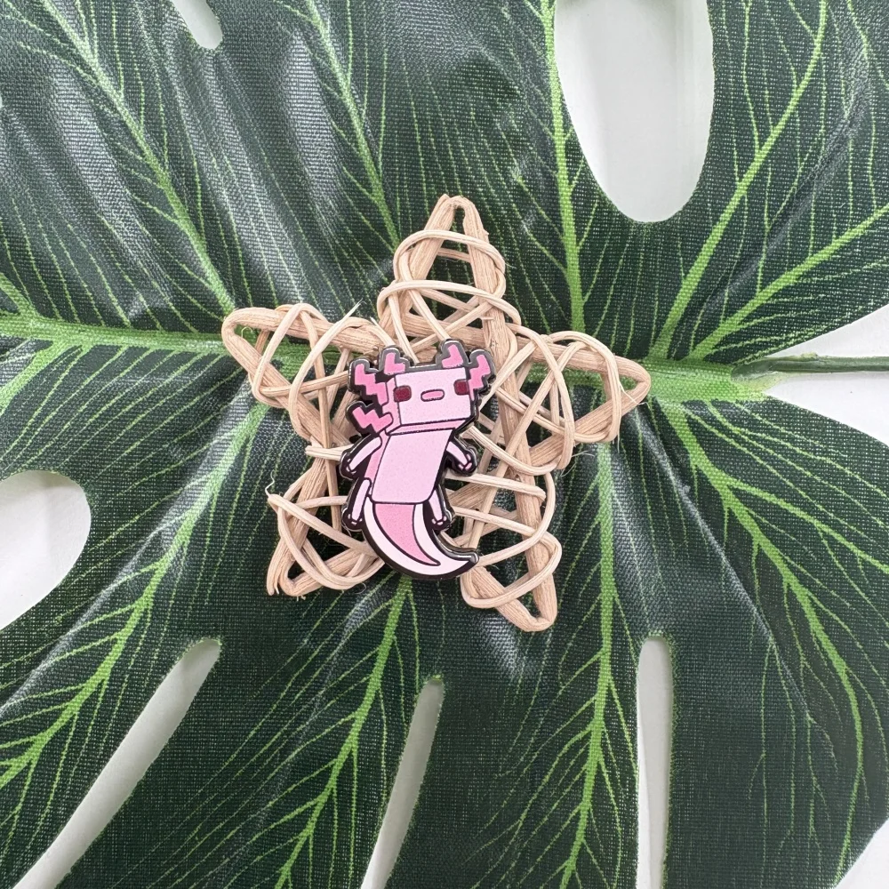 لعبة الوردي Axolotl بكسل السمندر المينا دبوس مسدس الأسماك بروش كتلة العالم البرمائية قزم شارة البحرية شيطان الملحقات