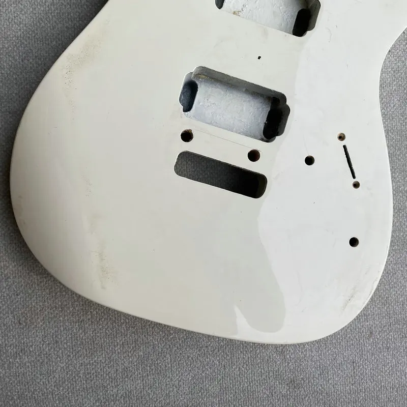 FB006 Wood Damaged  Electric Guitar Body in Solid wood White Color HH Pickups Two Points Fixed Tremolo for DIY