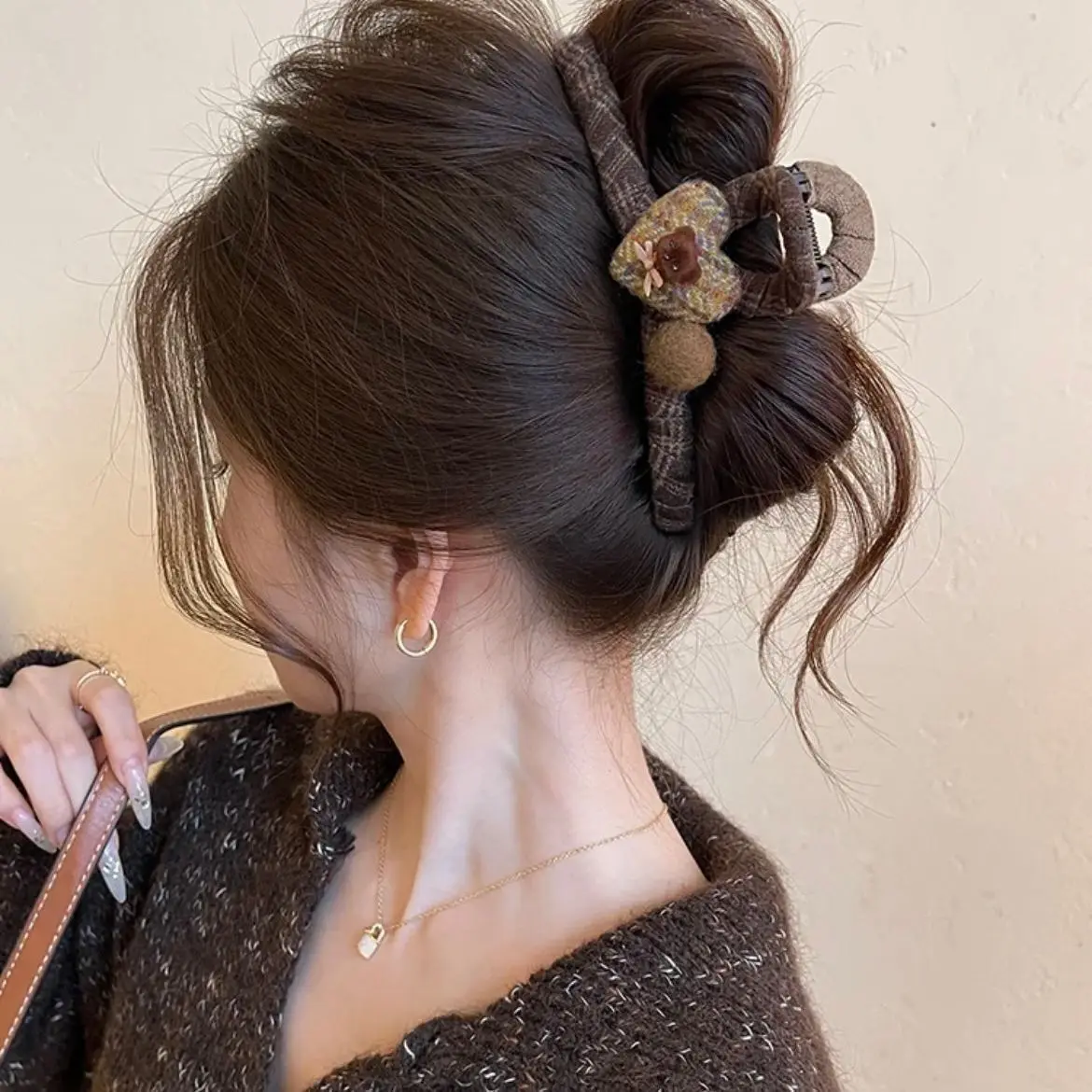 Vintage Fabric Hair Styling Tool for Women, Bow and Flower Decoration Hair Stick, Bun Styling Hair Accessory for Adult Ladies, Long Hair Bun Tool, Bun Fixer, Elegant French Hairstyle Tool, Simple and Versatile Coffee-Colored Hair Accessory, Suitable for Daily Commuting, Dating, Parties, Banquets, Weddings, Photo Shoots, Autumn and Winter Sweater and Coat Outfits, Lightweight, Non-Slip, Secure, Does Not Pull Hair, Quick and Easy Hair Styling Tool, Hair Styling Accessories, Elegant Hair Accessory, European and American Cross-Border Fashion New Model, Gift Recommendation, Cross-Border Hot-Selling Recommendation