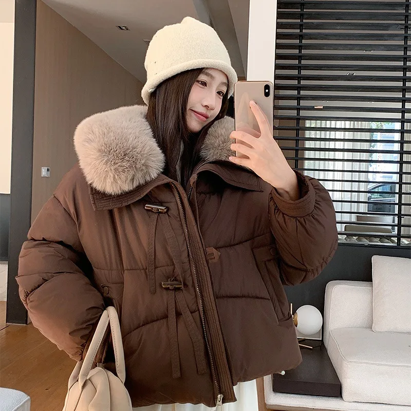 Nueva Chaqueta corta de algodón de invierno para mujer, Chaqueta de algodón holgada coreana, abrigo de algodón grueso con cola de piel grande, Parkas para mujer, prendas de vestir exteriores