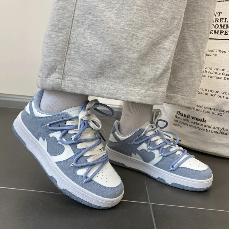 Zapatillas de deporte de estilo pijo de verano, zapatillas informales azules a la moda con corazón femenino, nueva tendencia para parejas, zapatos