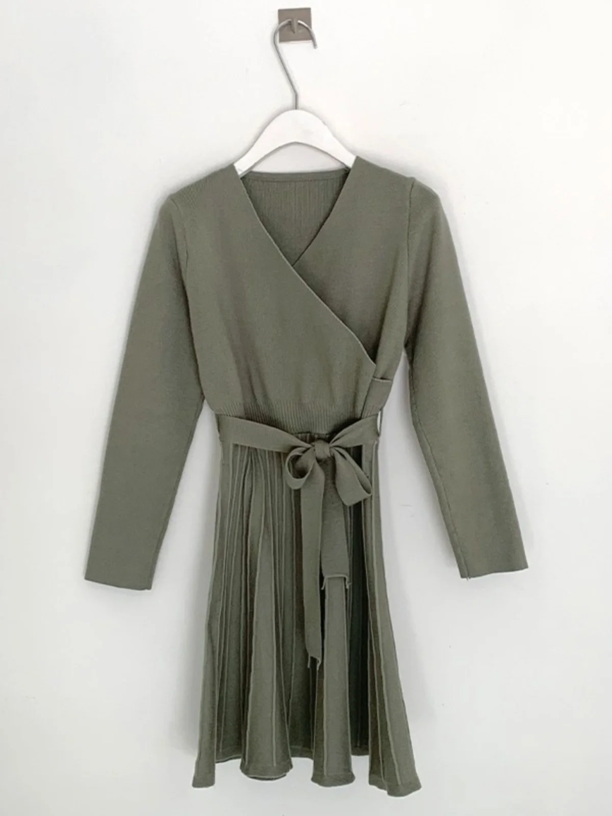 Vestido de Malha com Decote em V Linha A Moda Outono Fena Cintura Slim com Cinto Crimento Midi Camada Base Vestido Sué...