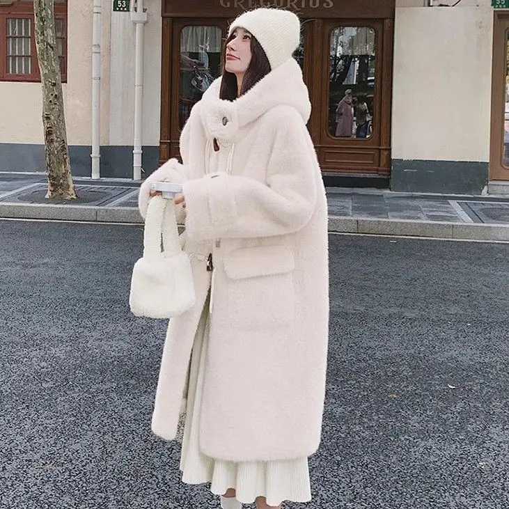 

Winter New Women's Lambhair Coat Loose Hooded Commuting Horn Buckle Parkas