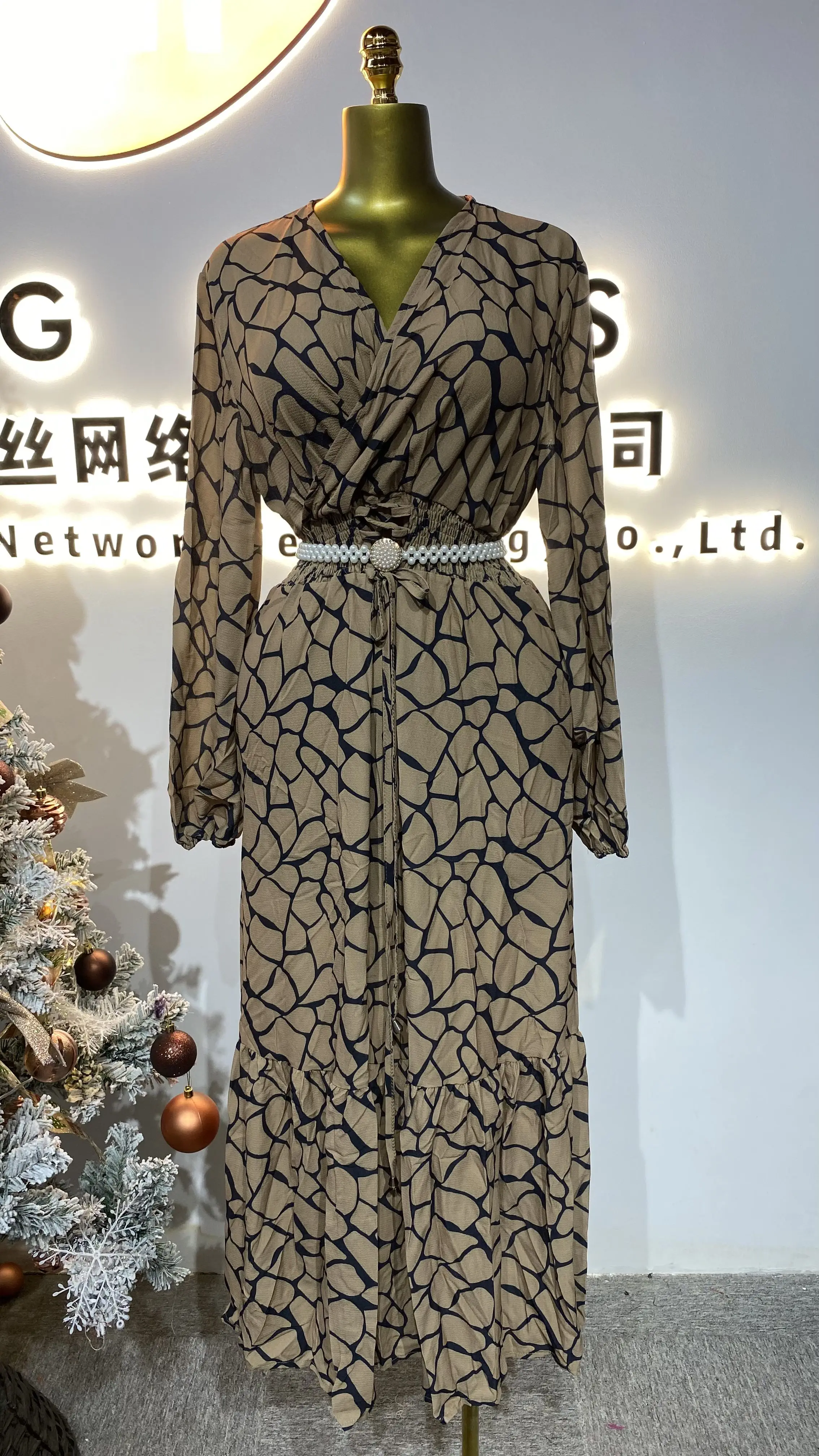 

Modern Islamic Clothing Elegant Women's Muslim Round Neck Plain Casual Wear Muslim Long Dress-GZMM139