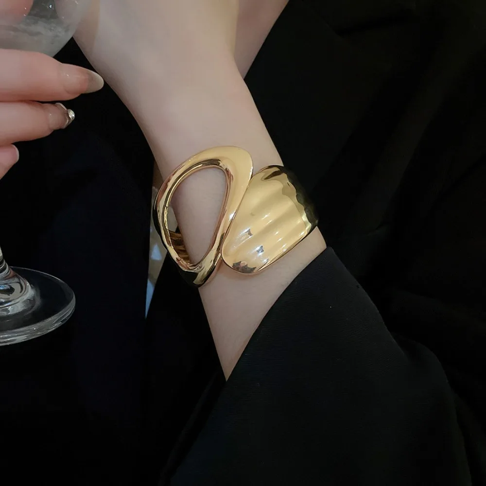 Металлический широкий нерегулярный открытый браслет в европейском и американском стиле, полые браслеты-манжеты из сплава с крестом, ювелирные аксессуары из сплава