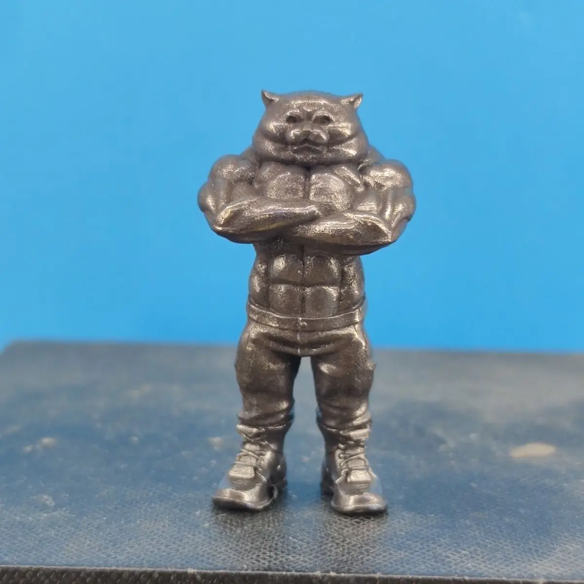 Solid Brass Flexing Lucky Cat - Armored Kylin Arm Statue Muscle Texture Cyberpunk Desk Guardian for Office Home Mini Anime Decor