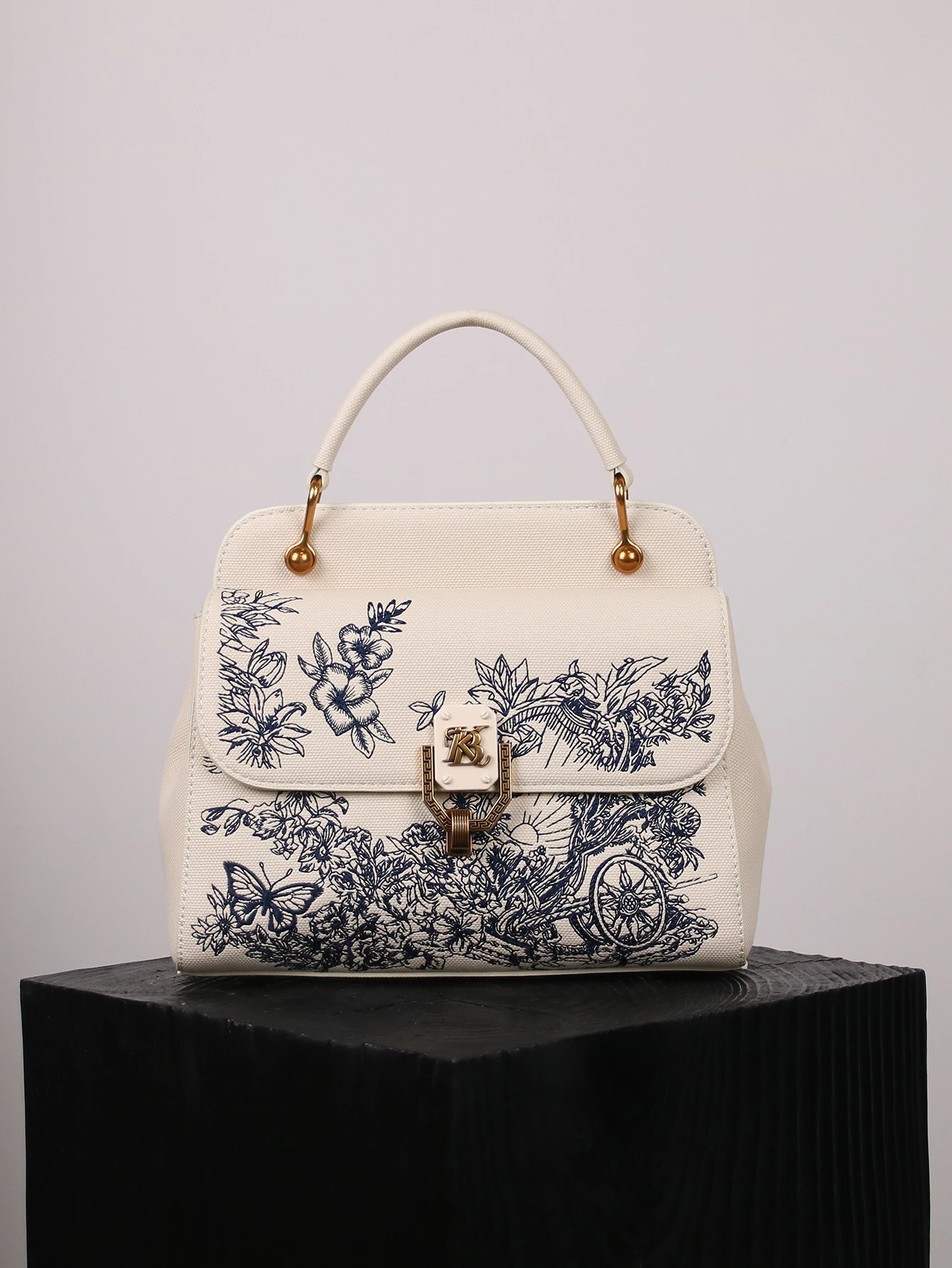 

Luxury fashion handbags in autumn and winter 2025, new high-quality niche design, advanced sense embroidery, foreign style small