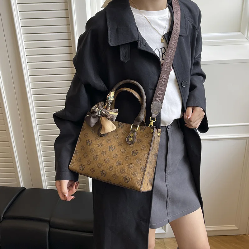 

Роскошная сумка через плечо 2025 года, просторная женская сумка-тоут, сумка с верхней ручкой для пригородных поездок, минималистичная сумка «день-ночь», текстурированный слинг